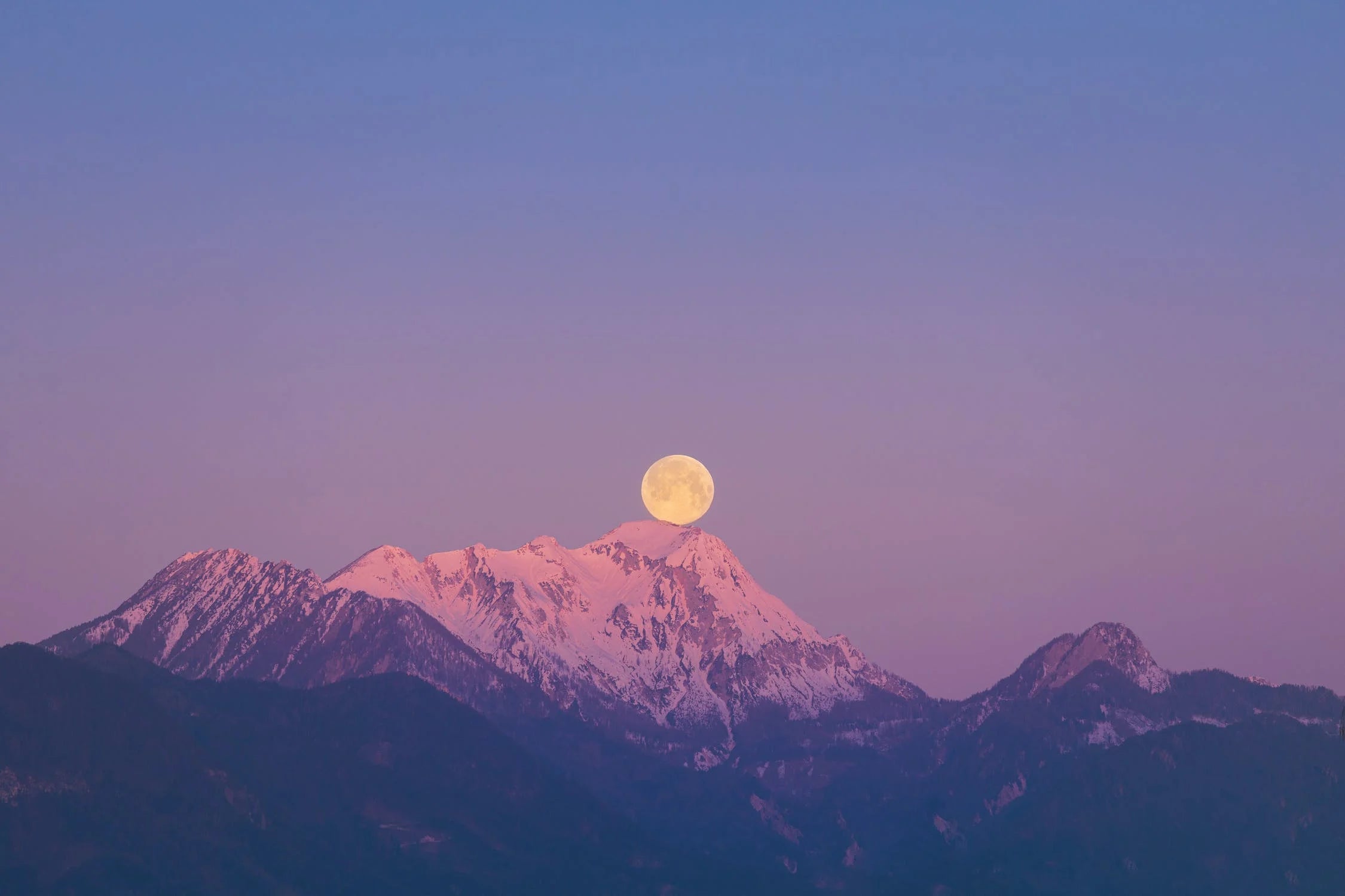 The Spiritual Meaning Of April's Full Moon in Libra Full Moon 2023
